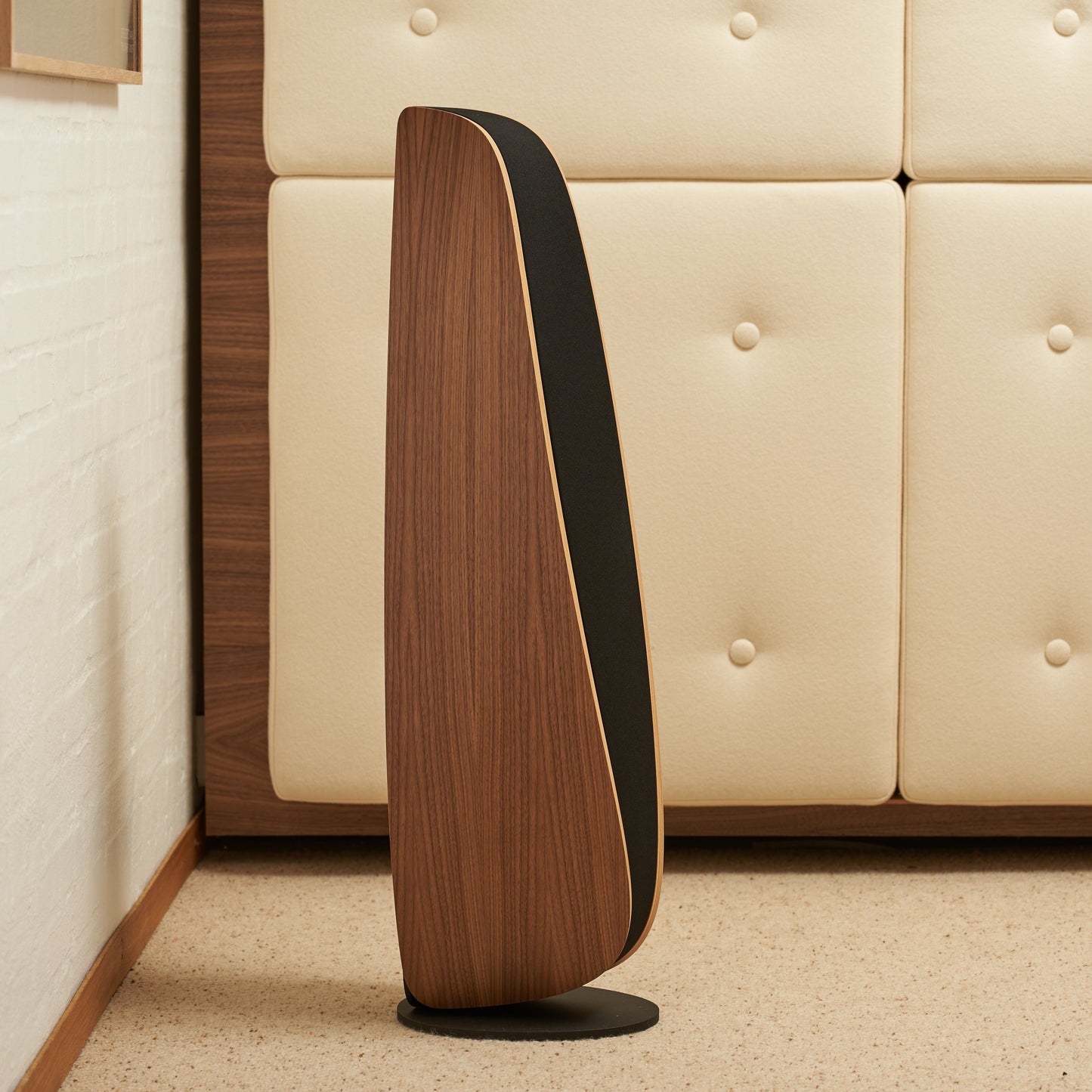 Davone Twist R high-end gulvhøjttaler lounge