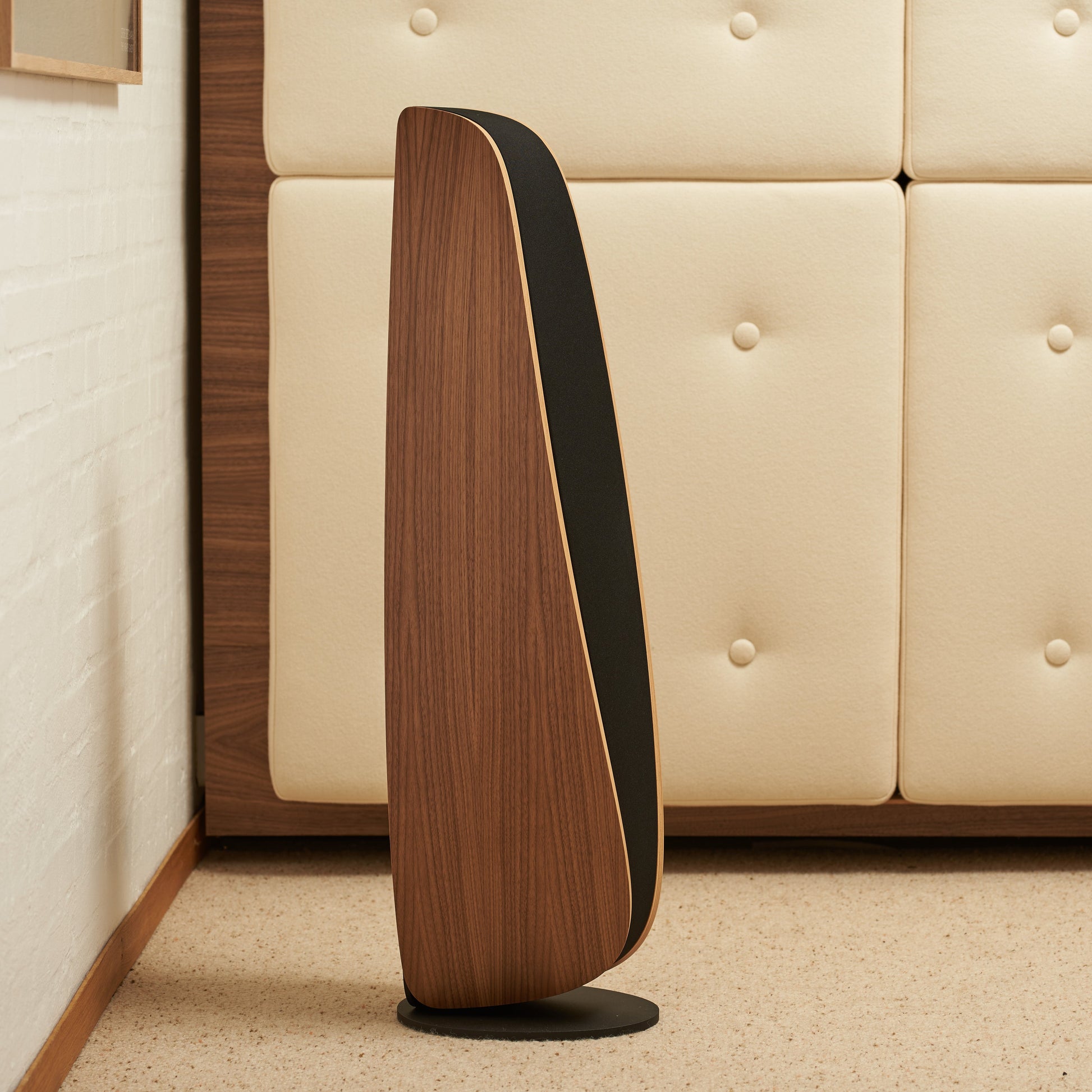 Davone Twist R high-end gulvhøjttaler lounge